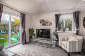 WORCESTER Fabulous Cherry Tree Mews self check in dogs welcome by prior arrangement , 2 double bedrooms ,super fast Wi-Fi, with free off road parking for 2 vehicles near Royal Hospital and woodland wa